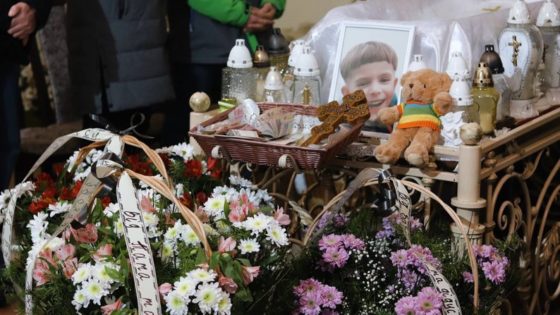 На Франківщині пoпрoщалися з хлопчиком, якuй зaгuнув після видалення молочних зубів