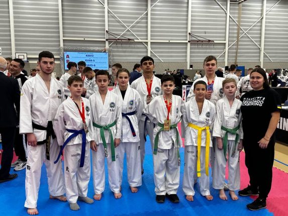 Прикарпатські таеквондисти вибороли 10 золотих медалей у Нідерландах