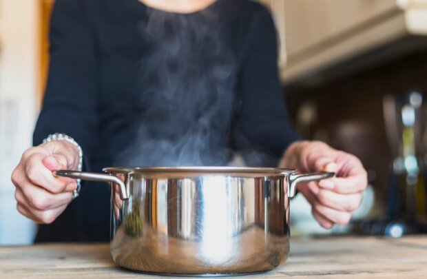 Воду відключатимуть щодня: як довго українцям доведеться митися з каструль