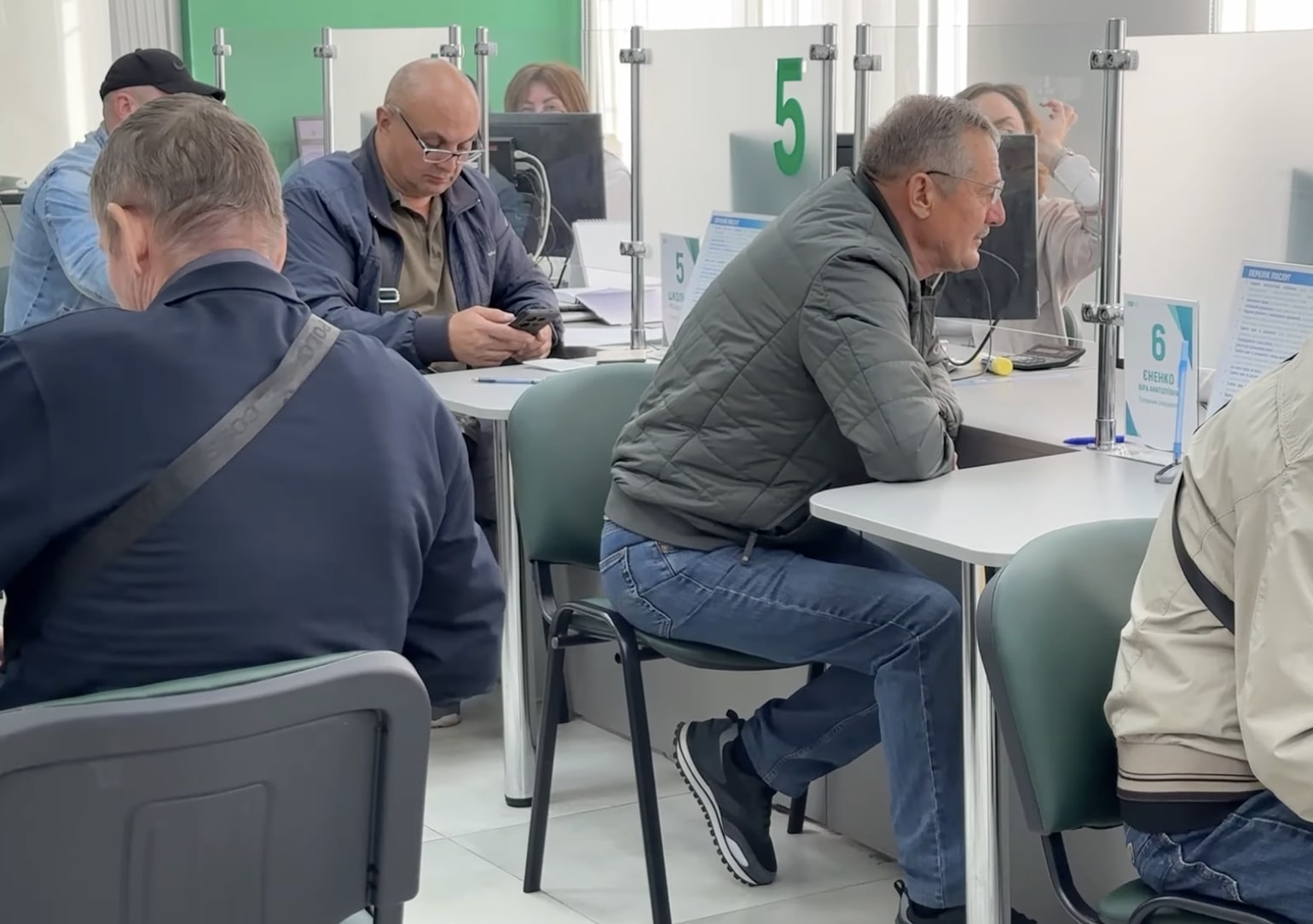 Робота для пенсіонерів у Чернігівській області: який досвід потрібно мати для зарплати до 23 000 гривень